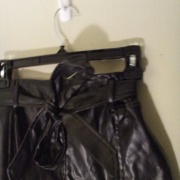 Windsor Shorts Women S Faux Leather Belt Pockets Elastic Black - Picture 3 of 14